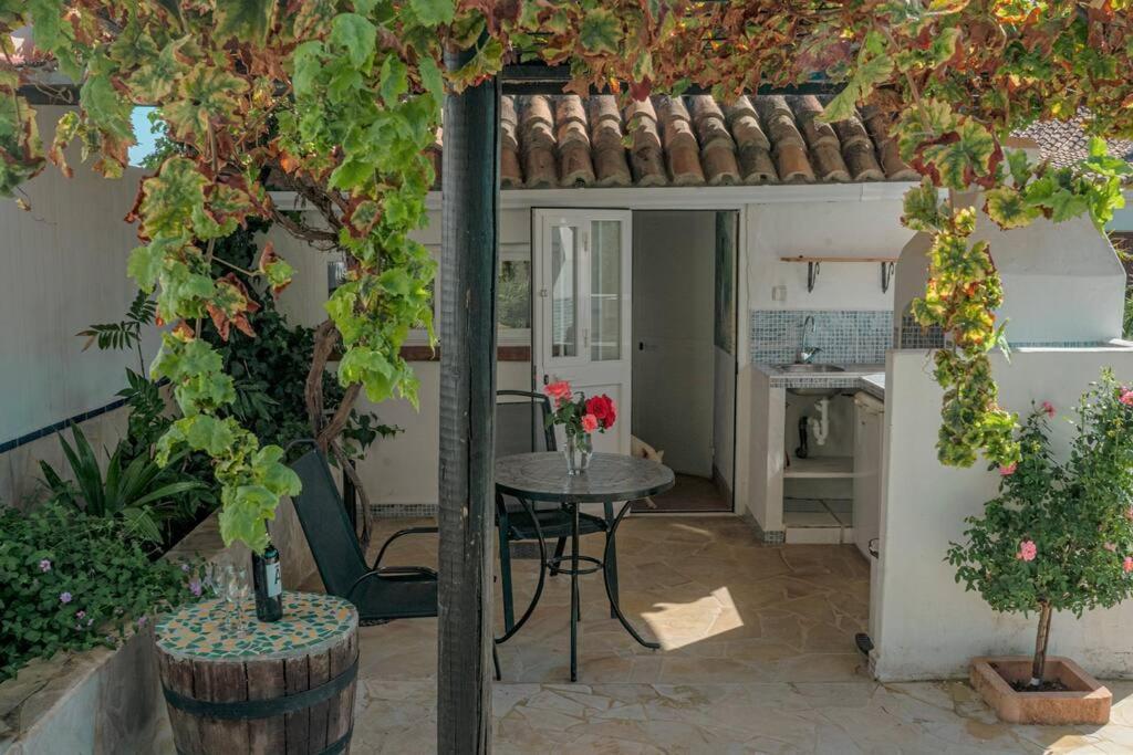 Tiny House 12M2 In Holiday Park With 55 M2 Pool Tolox Dış mekan fotoğraf