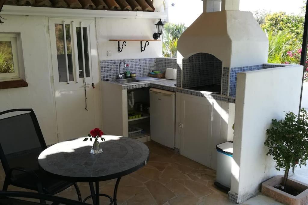 Tiny House 12M2 In Holiday Park With 55 M2 Pool Tolox Dış mekan fotoğraf