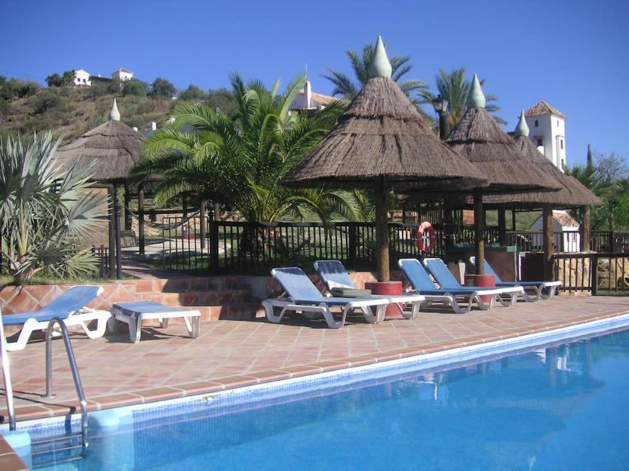 Tiny House 12M2 In Holiday Park With 55 M2 Pool Tolox Dış mekan fotoğraf